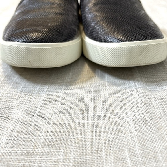 VINCE WOMENS BLAIR 5 LEATHER SNAKE PRINT SLIP ON SNEAKERS SZ 8.5 FITS 9 - Picture 6 of 7